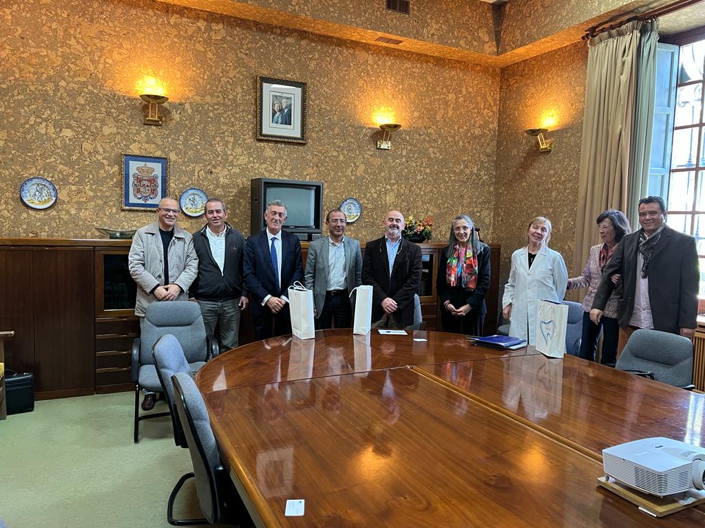 Foto reunión entre la Universidad Mohammed V de Rabat (Marruecos) y la Facultad de Odontología (UGR)