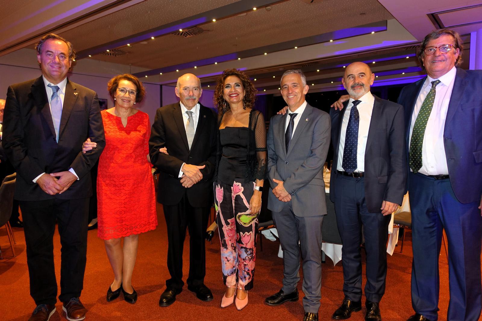 Fotografía personalidades reunión Universidad Internacional de Cataluña